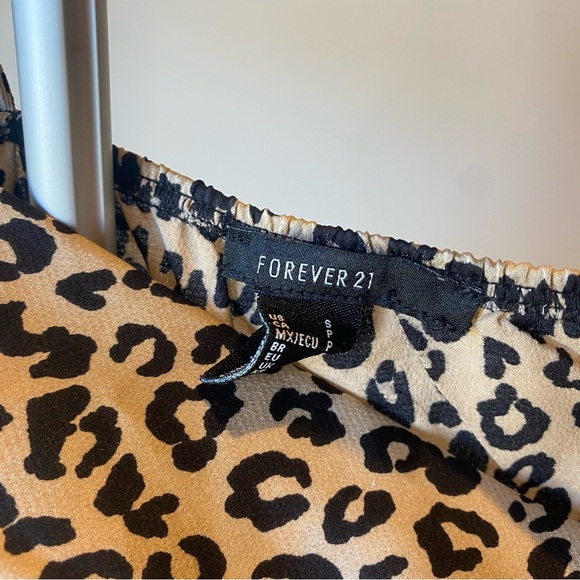 Leopard Print Women's Top - Picture 2 of 3